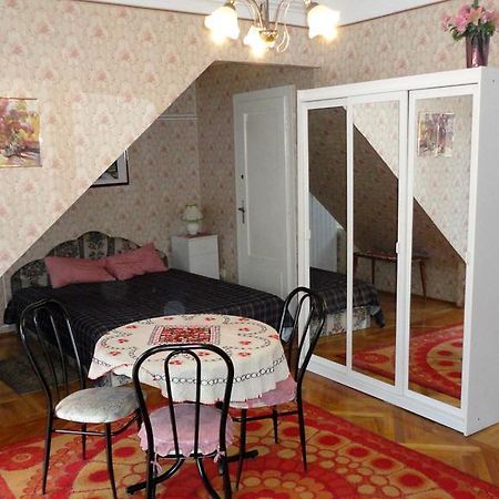 Garibaldi 5 Apartments & Rooms Budapest Chambre photo