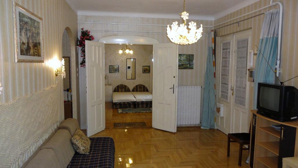 Garibaldi 5 Apartments & Rooms Budapest Chambre photo