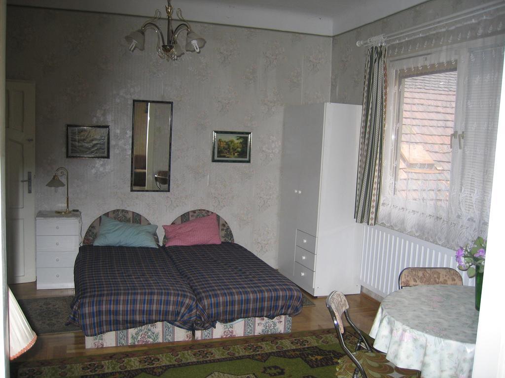 Garibaldi 5 Apartments & Rooms Budapest Chambre photo