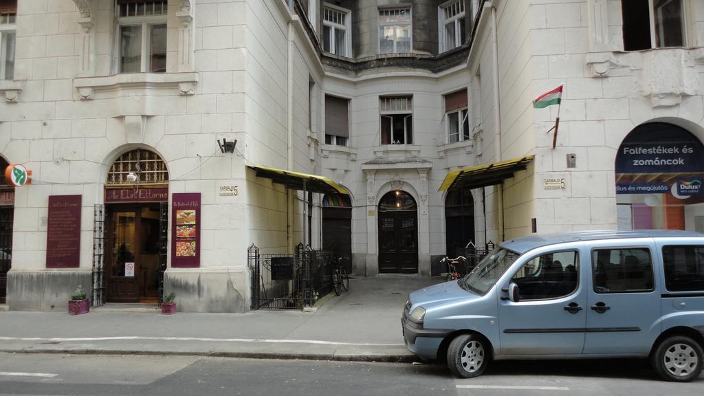 Garibaldi 5 Apartments & Rooms Budapest Chambre photo