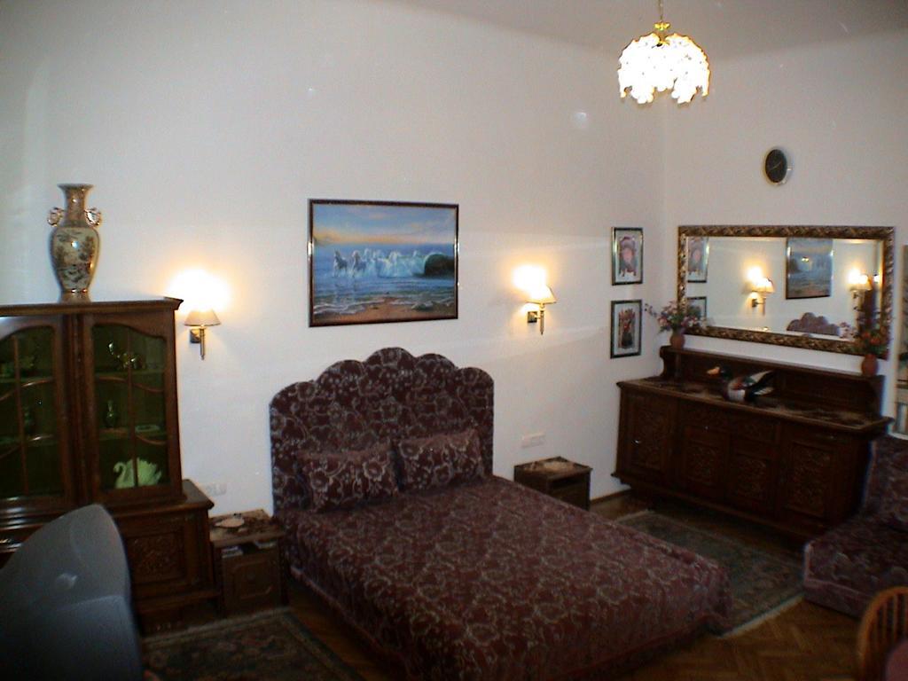 Garibaldi 5 Apartments & Rooms Budapest Chambre photo