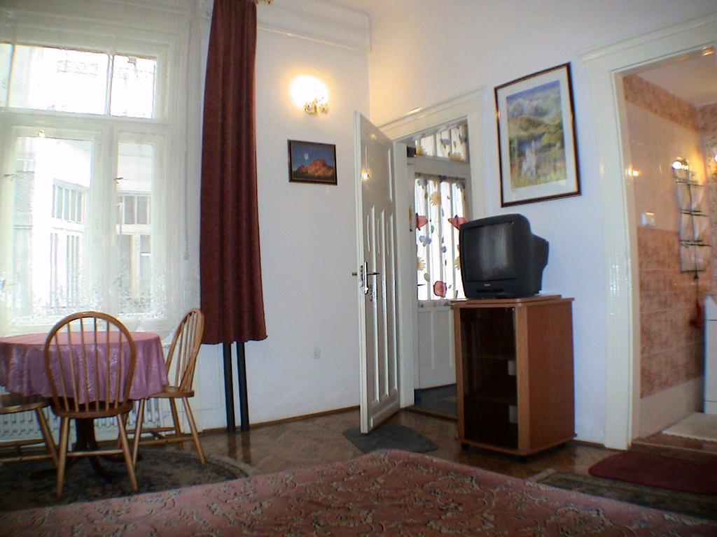 Garibaldi 5 Apartments & Rooms Budapest Chambre photo